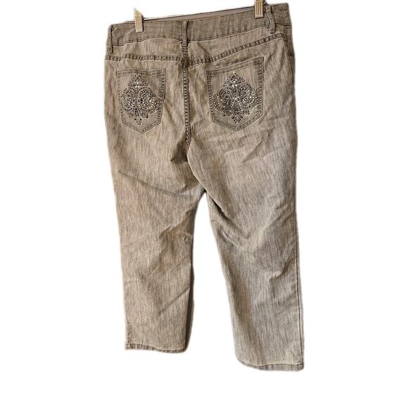 Chico's Gray Denim Platinum Straight Rhinestone Cropped Jeans Womans Size 1.5 - Picture 2 of 7